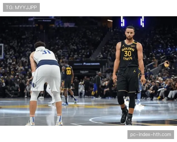 库里训练后加练500记三分，备战与独行侠的关键卡位战